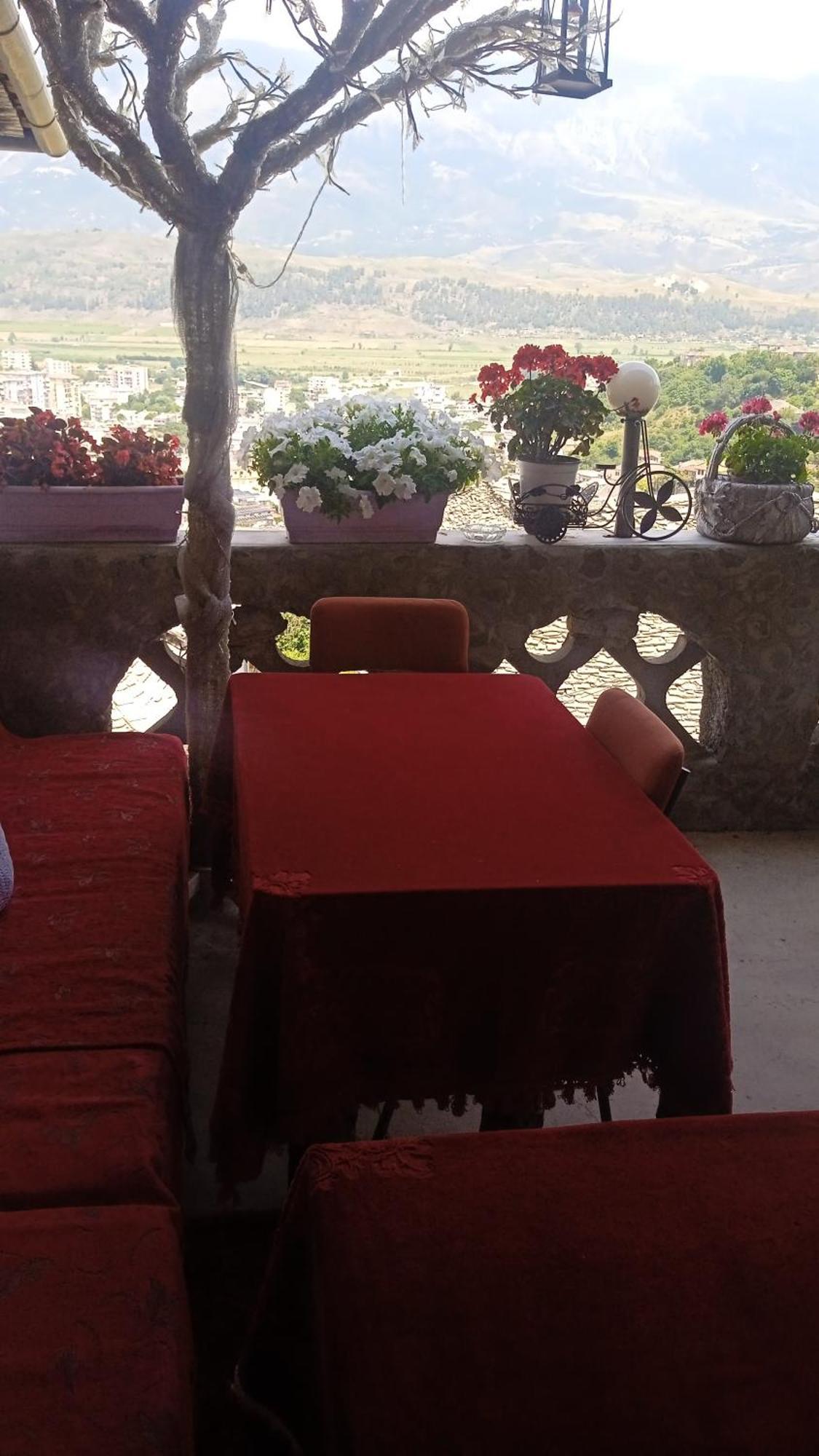 Karafil Guesthouse Gjirokastër Eksteriør billede