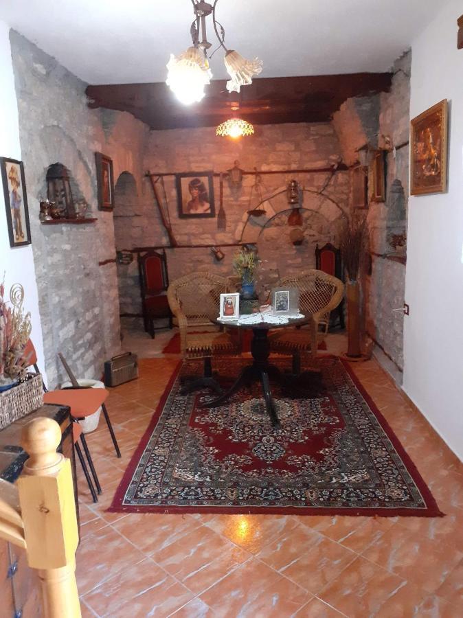 Karafil Guesthouse Gjirokastër Eksteriør billede